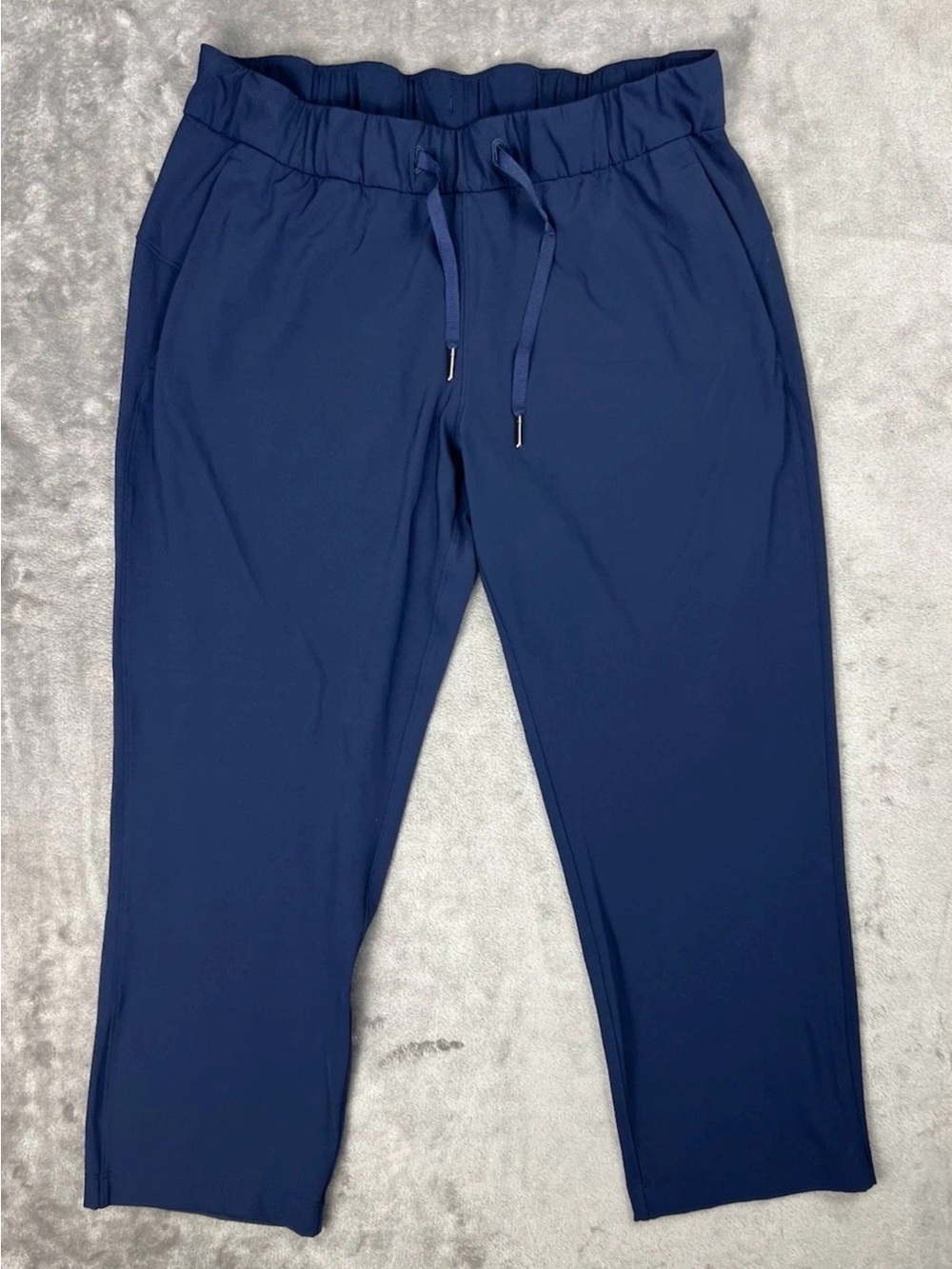 LULULEMON On The Fly Crop Size 8 True Navy Woven 23" Womens Athletic Pants
